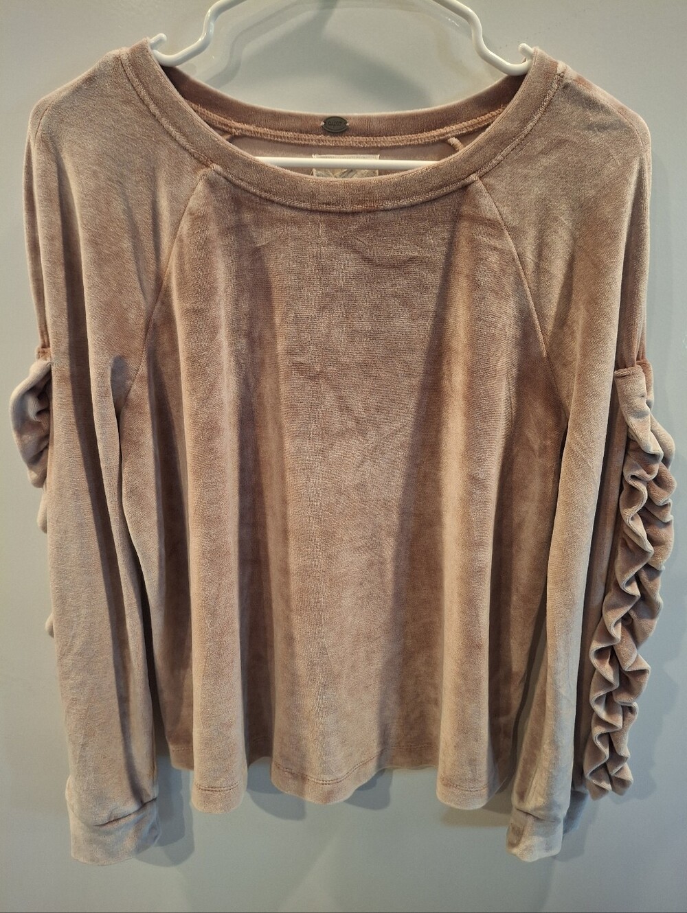 Cupio Ruffle-Sleeve Sweatshirt in dusty rose